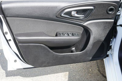 2016 Chrysler 200 Limited