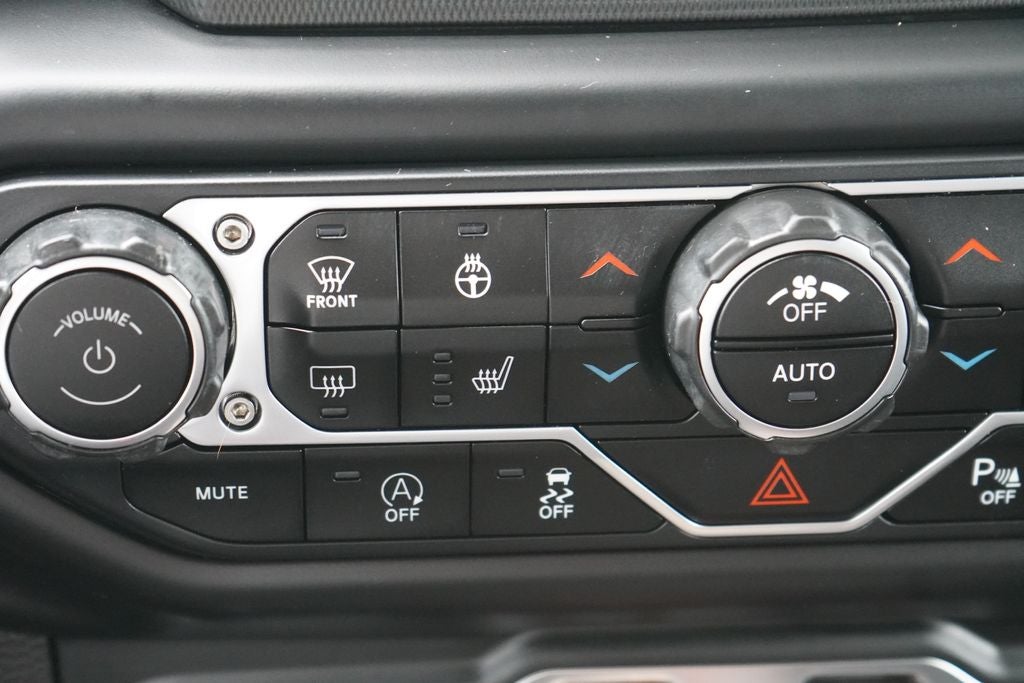 2023 Jeep Wrangler 4-Door Sahara Altitude 4x4
