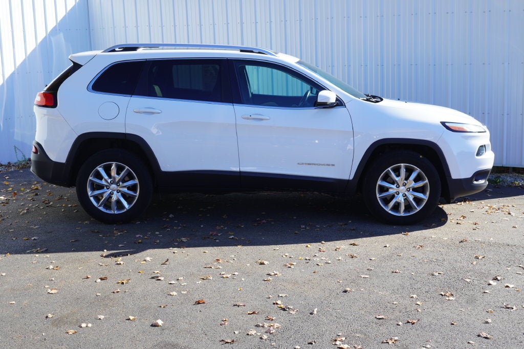 Used 2017 Jeep Cherokee Limited with VIN 1C4PJMDB9HW614813 for sale in Ravenna, OH