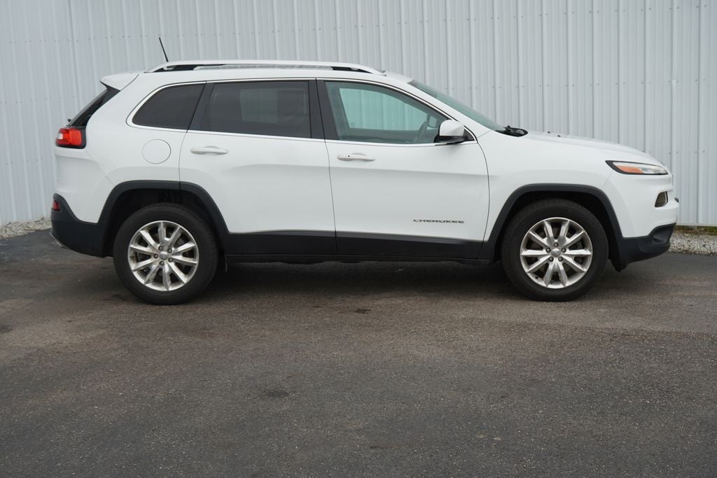 Used 2016 Jeep Cherokee Limited with VIN 1C4PJMDS5GW228758 for sale in Ravenna, OH