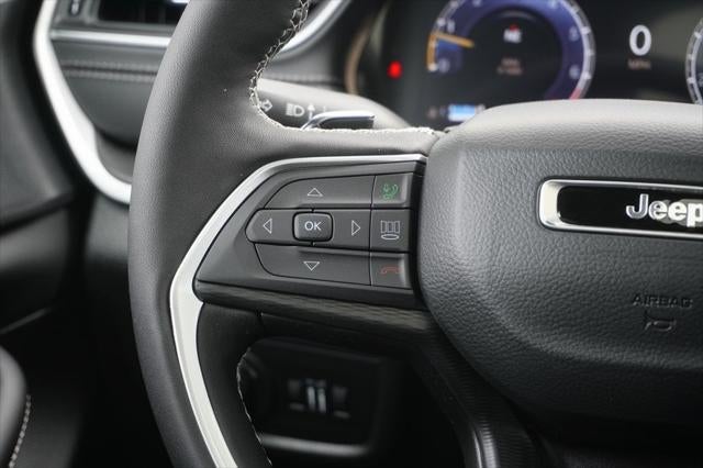 2025 Jeep Grand Cherokee GRAND CHEROKEE LAREDO X 4X4