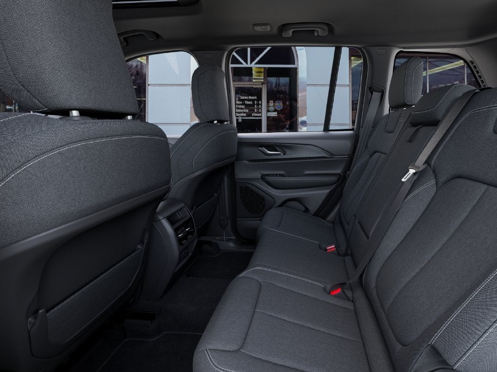 2027 Jeep Grand Cherokee GRAND CHEROKEE LAREDO X 4X4