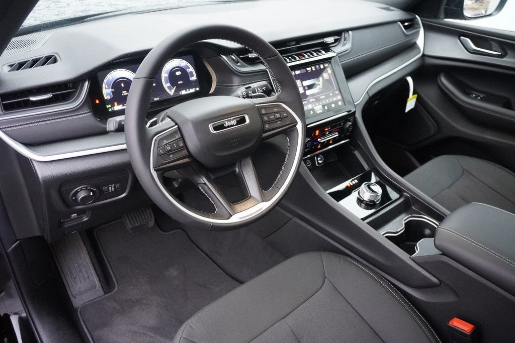 2025 Jeep Grand Cherokee GRAND CHEROKEE LAREDO X 4X4