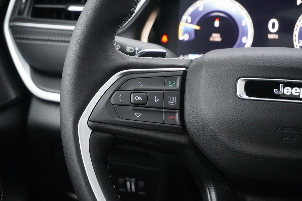 2025 Jeep Grand Cherokee GRAND CHEROKEE LAREDO X 4X4