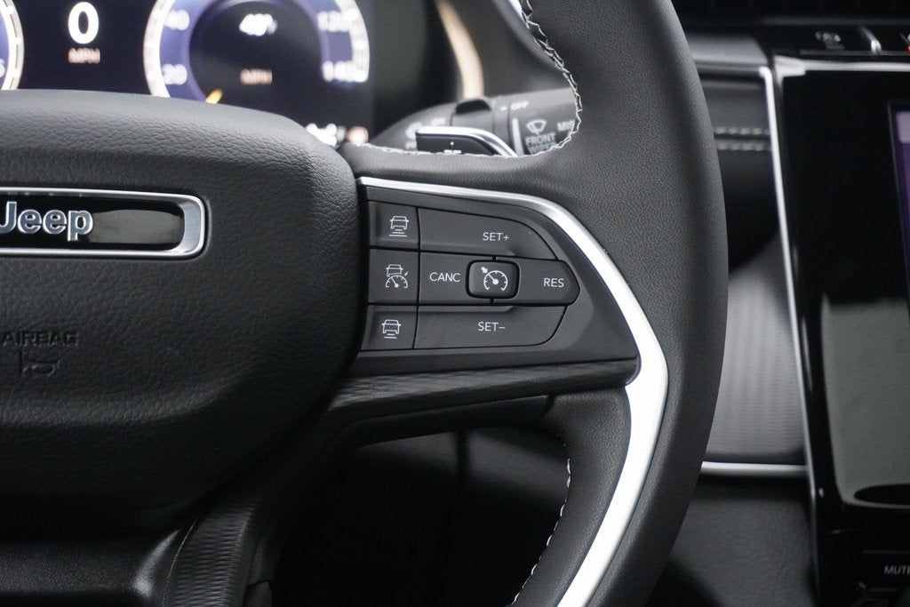 2025 Jeep Grand Cherokee GRAND CHEROKEE LAREDO X 4X4