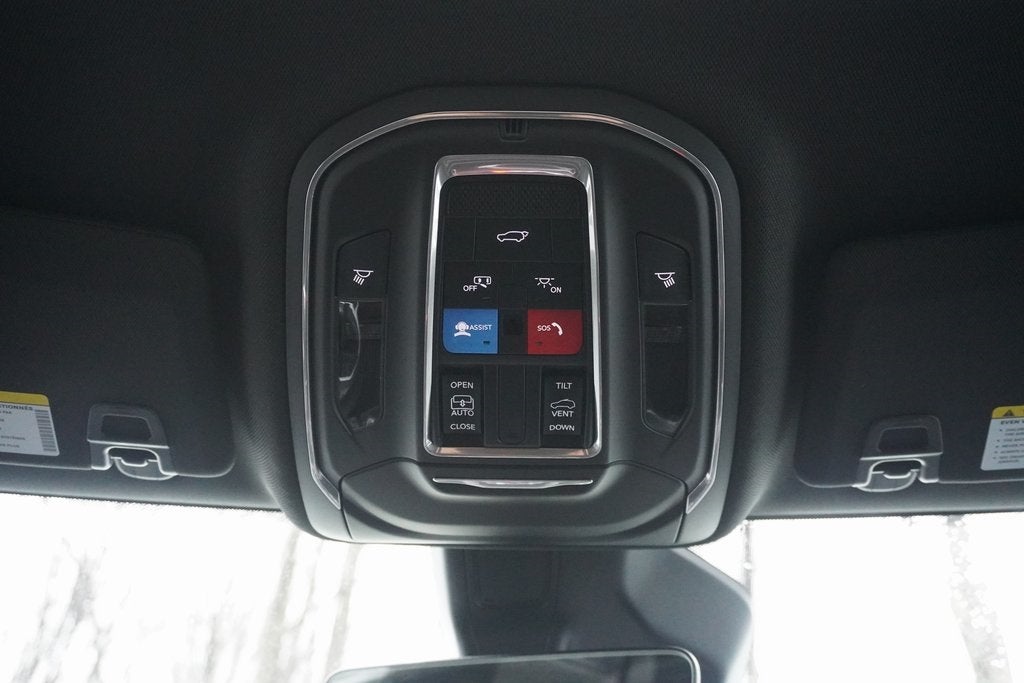 2025 Jeep Grand Cherokee GRAND CHEROKEE LAREDO X 4X4