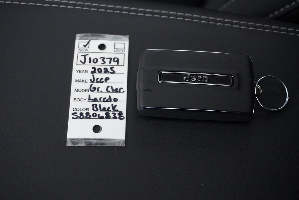 2025 Jeep Grand Cherokee GRAND CHEROKEE LAREDO X 4X4