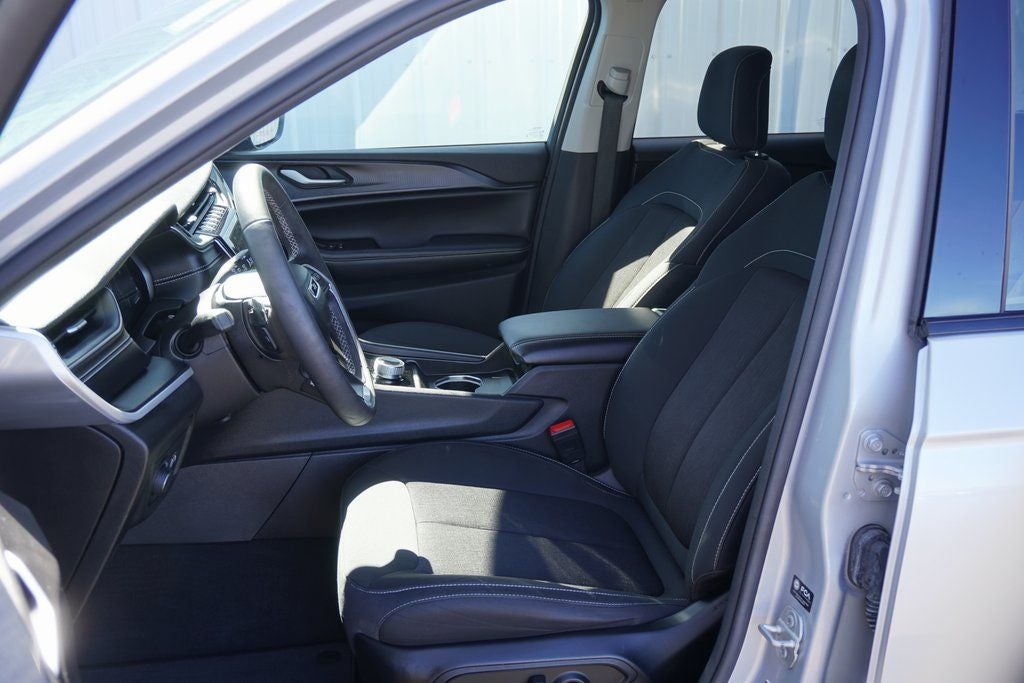 2024 Jeep Grand Cherokee Laredo 4x4