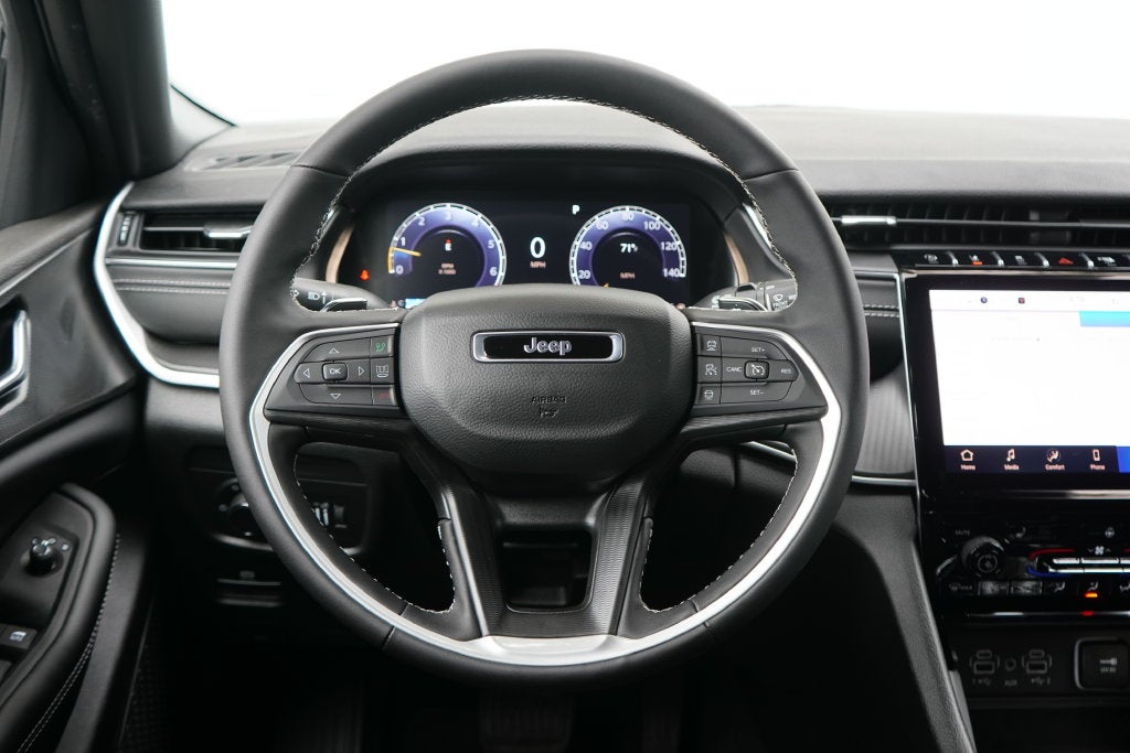 2027 Jeep Grand Cherokee GRAND CHEROKEE LAREDO X 4X4