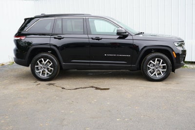 2027 Jeep Grand Cherokee GRAND CHEROKEE LAREDO X 4X4