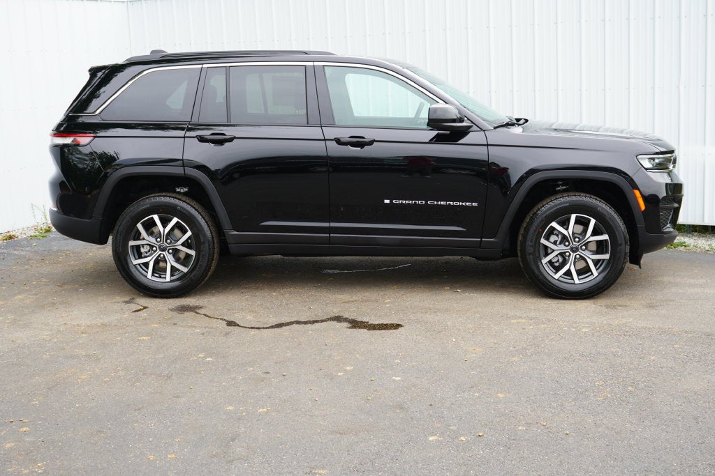 2027 Jeep Grand Cherokee GRAND CHEROKEE LAREDO X 4X4