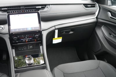 2027 Jeep Grand Cherokee GRAND CHEROKEE LAREDO X 4X4