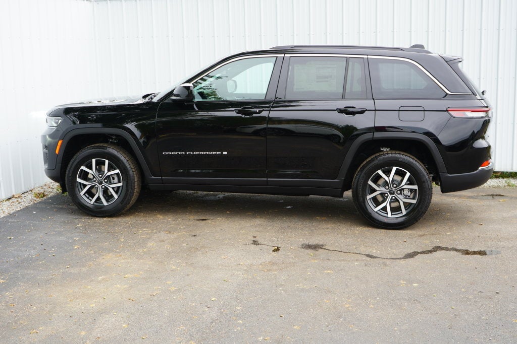 2027 Jeep Grand Cherokee GRAND CHEROKEE LAREDO X 4X4