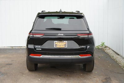 2027 Jeep Grand Cherokee GRAND CHEROKEE LAREDO X 4X4