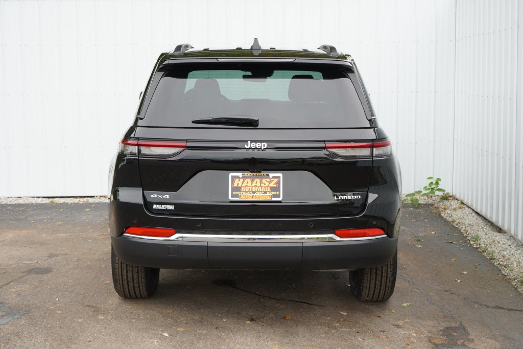 2027 Jeep Grand Cherokee GRAND CHEROKEE LAREDO X 4X4