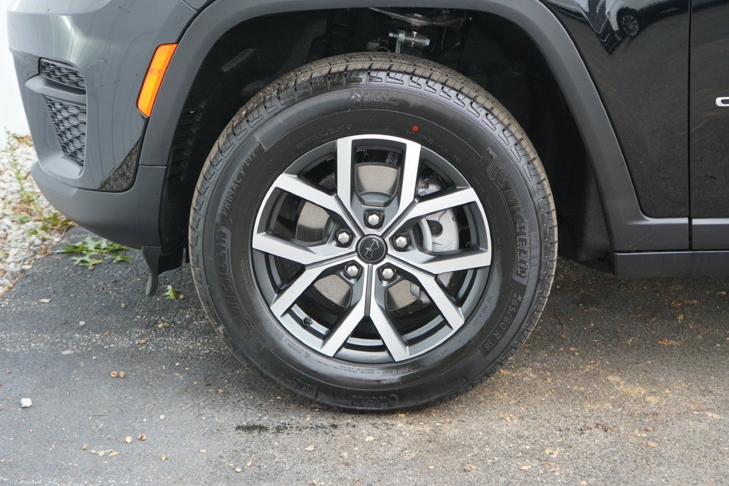 2027 Jeep Grand Cherokee GRAND CHEROKEE LAREDO X 4X4