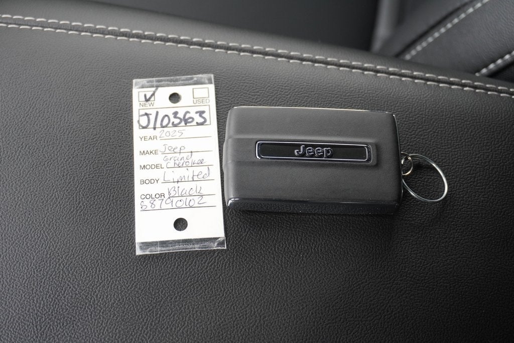 2025 Jeep Grand Cherokee GRAND CHEROKEE LIMITED 4X4
