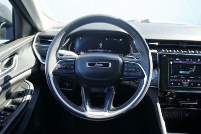 2023 Jeep Grand Cherokee L Laredo 4x4