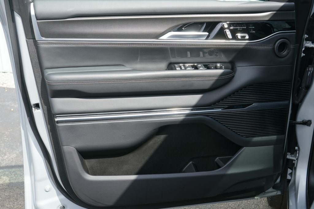 2025 Jeep Grand Wagoneer L Obsidian 4x4
