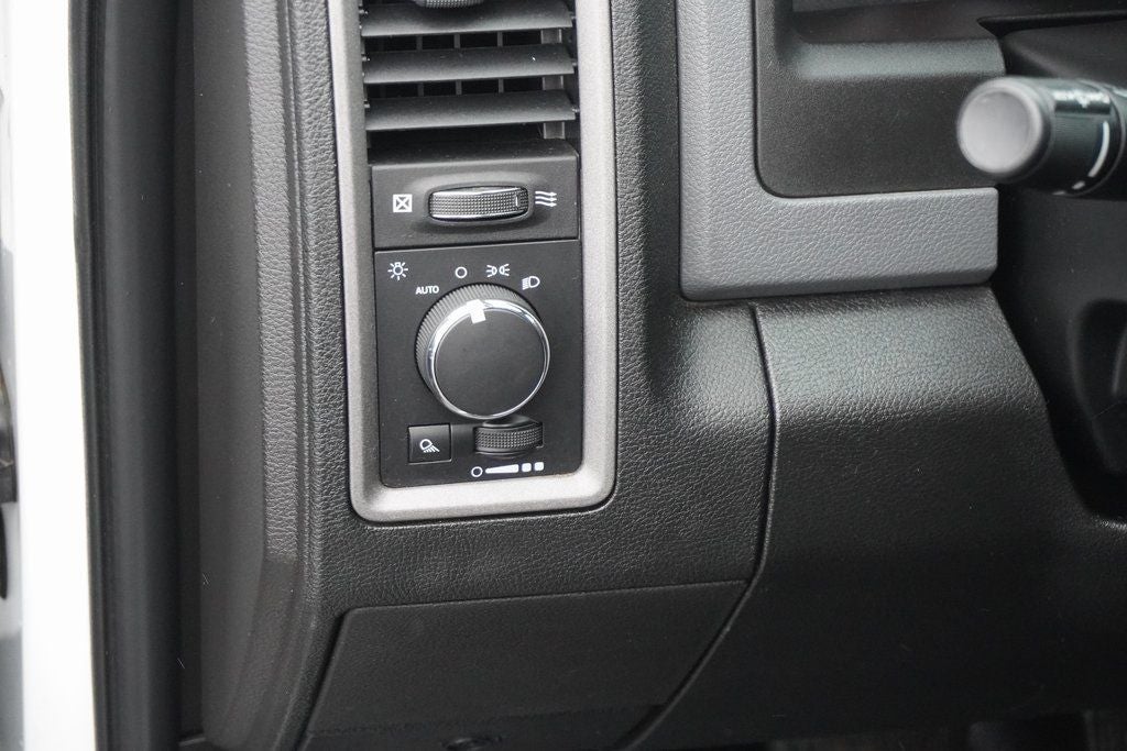 2019 RAM 1500 Classic Tradesman Quad Cab 4x2 6'4' Box