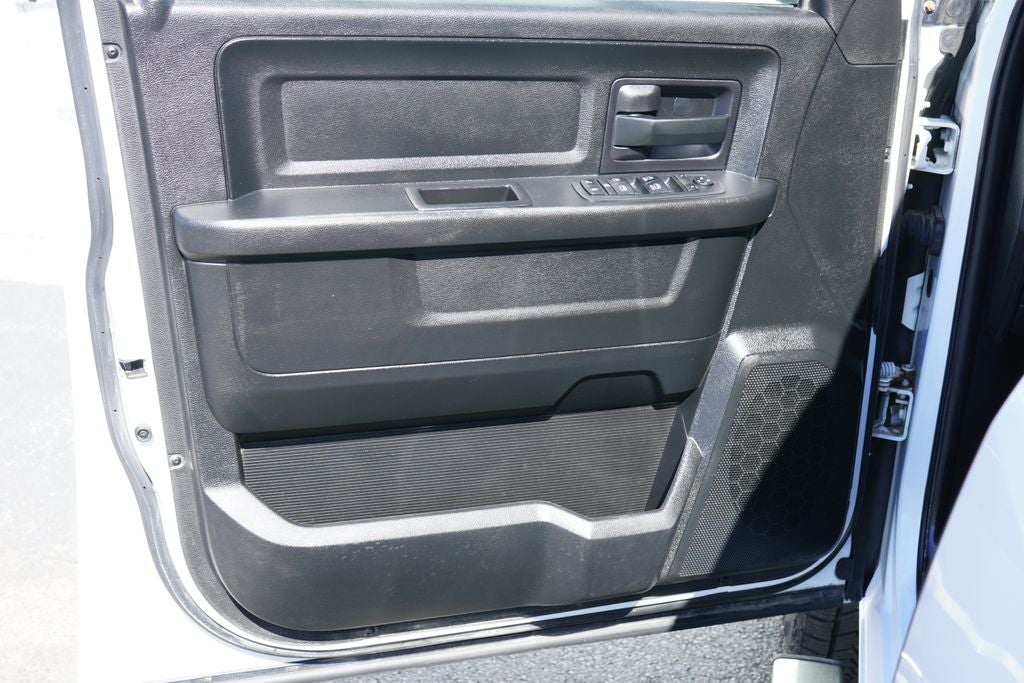 2018 RAM 1500 Express Quad Cab 4x4 6'4' Box