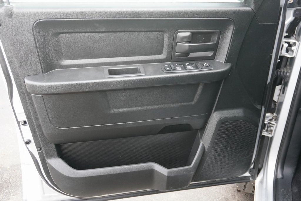 2018 RAM 1500 Express Quad Cab 4x4 6'4' Box