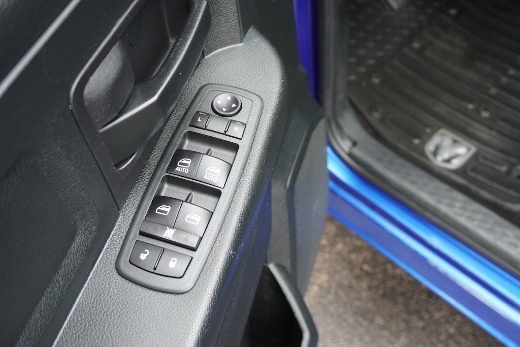 2017 RAM 1500 Express Quad Cab 4x4 6'4' Box