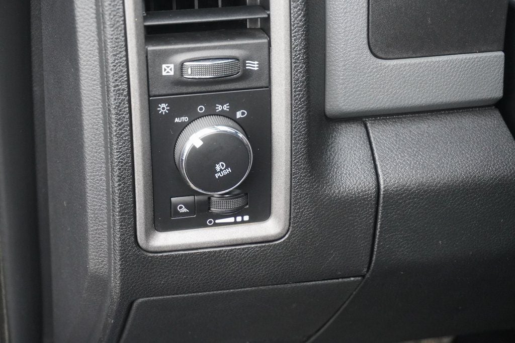 2017 RAM 1500 Express Quad Cab 4x4 6'4' Box