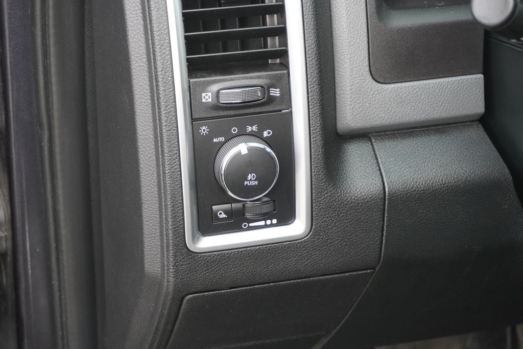 2018 RAM 1500 Big Horn Quad Cab 4x4 6'4' Box