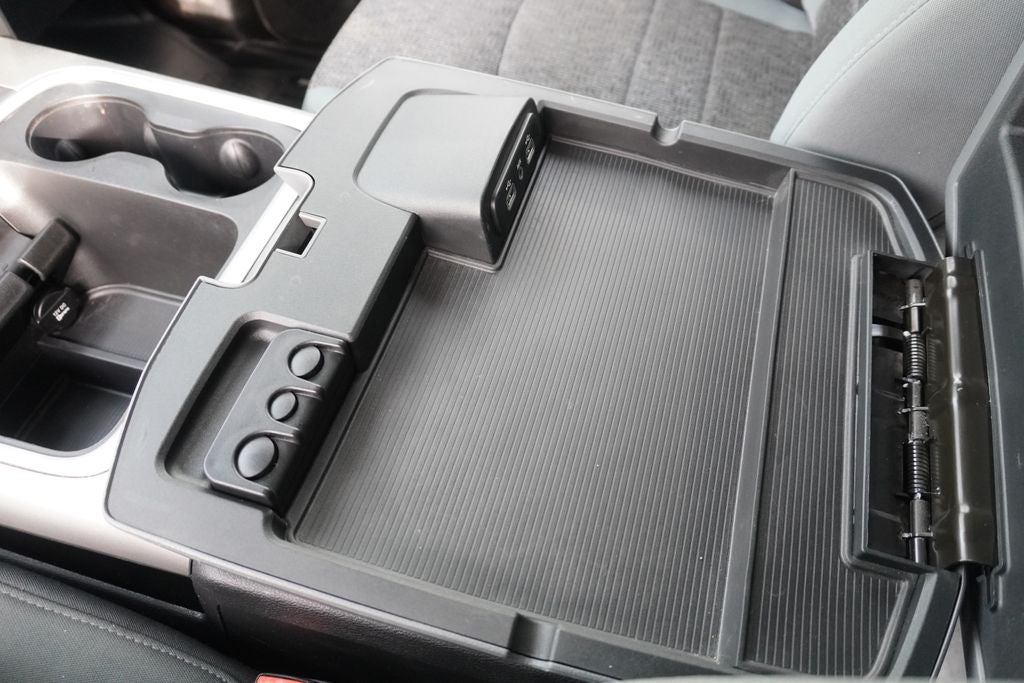 2018 RAM 1500 Big Horn Quad Cab 4x4 6'4' Box