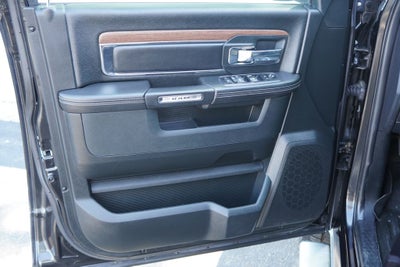2017 RAM 1500 Laramie Crew Cab 4x4 5'7' Box