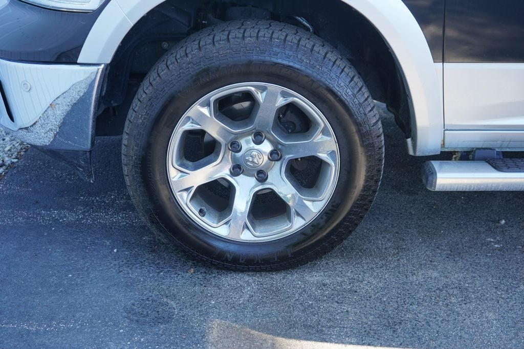 2017 RAM 1500 Laramie Crew Cab 4x4 5'7' Box