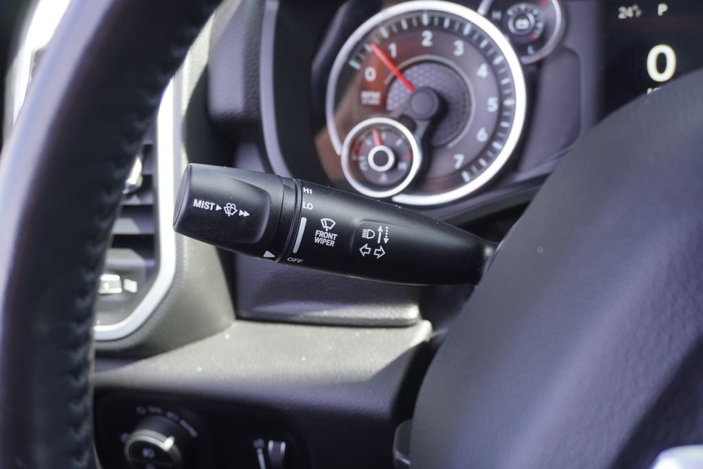 2023 RAM 1500 Big Horn Crew Cab 4x4 5'7' Box