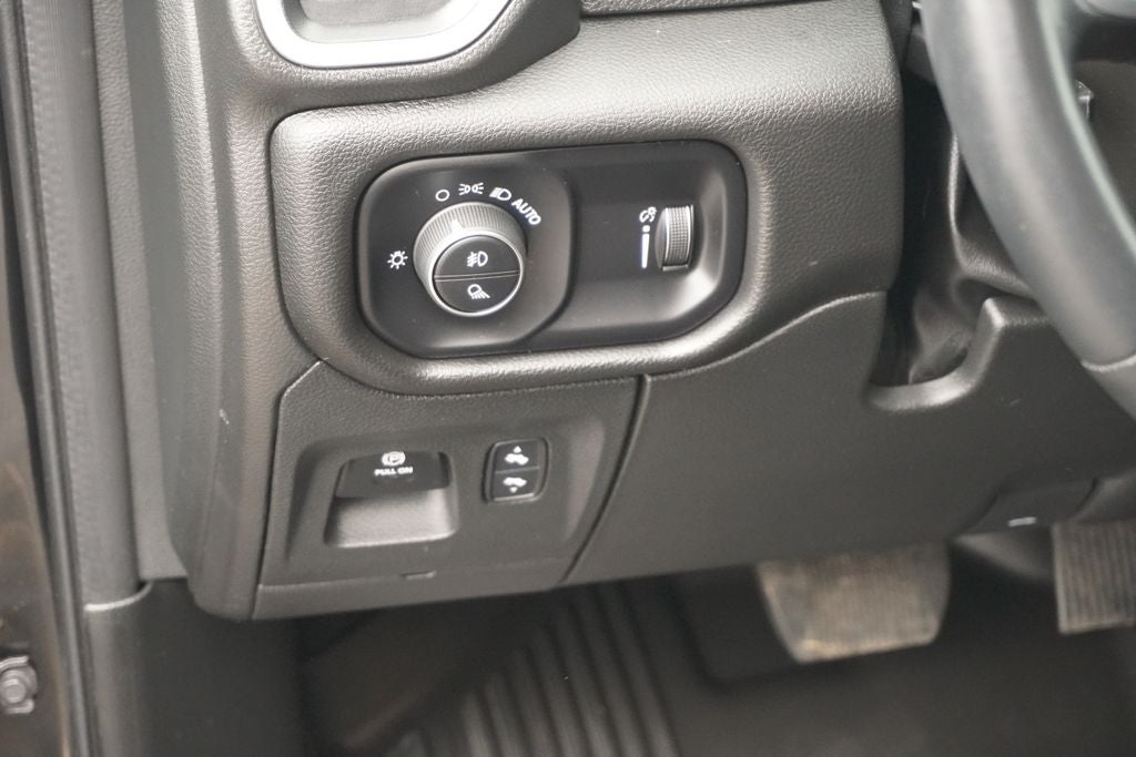 2023 RAM 1500 Big Horn Crew Cab 4x4 5'7' Box