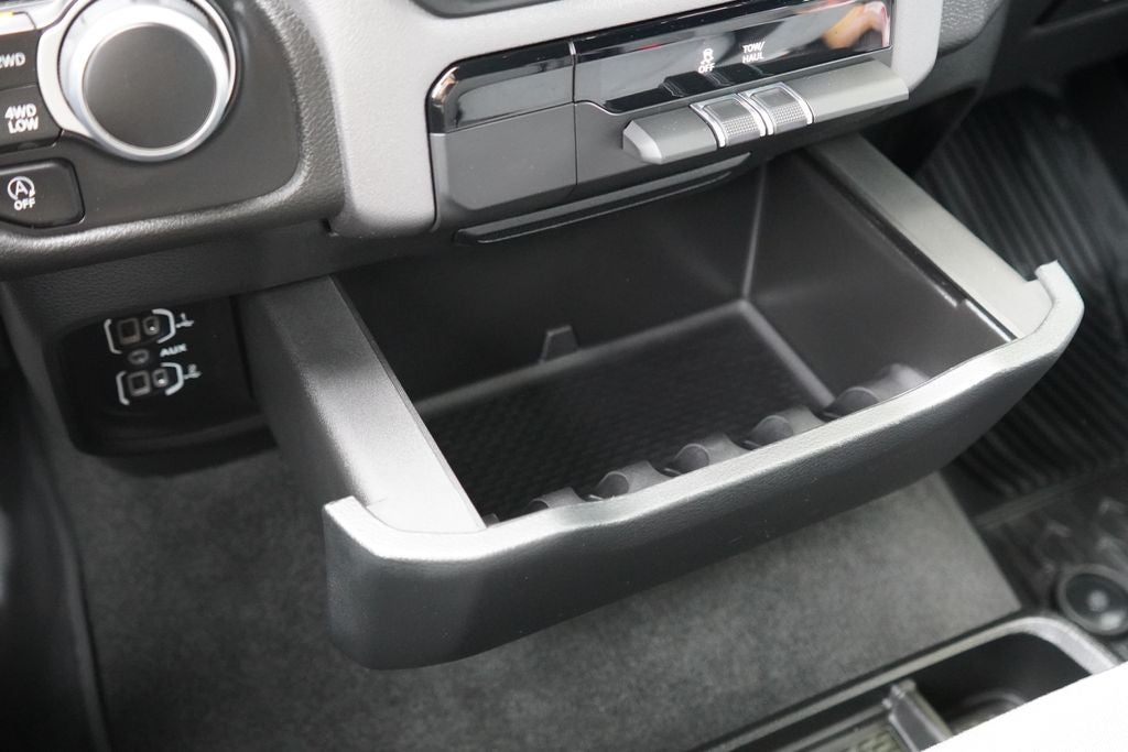 2023 RAM 1500 Big Horn Quad Cab 4x4 6'4' Box