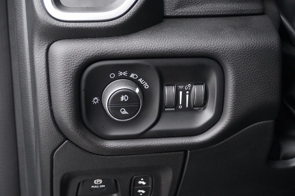 2025 RAM 1500 Big Horn Crew Cab 4x4 5'7' Box