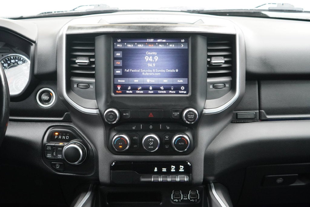 2020 RAM 1500 Big Horn Crew Cab 4x4 5'7' Box