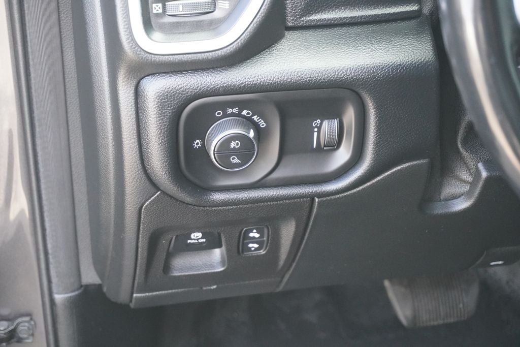 2021 RAM 1500 Big Horn Crew Cab 4x4 5'7' Box