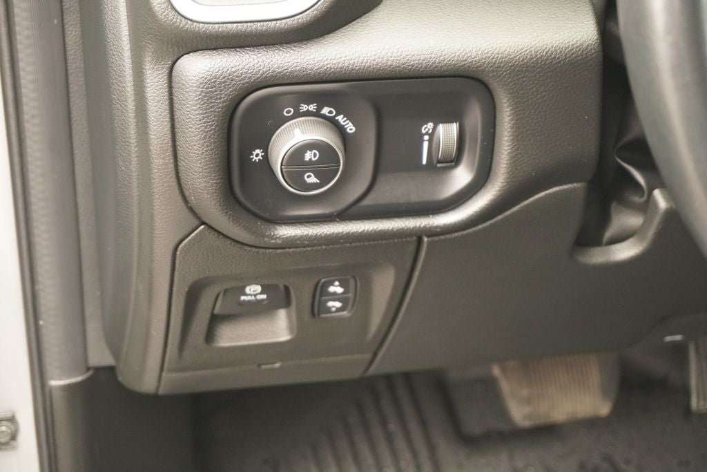 2022 RAM 1500 Big Horn Crew Cab 4x4 5'7' Box