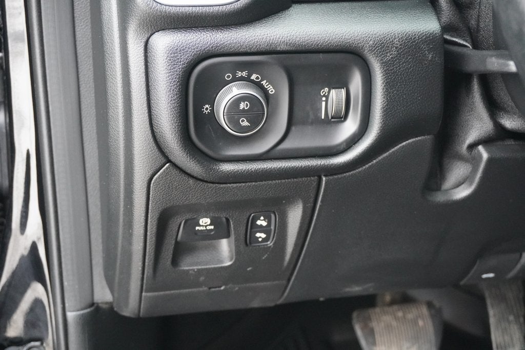 2020 RAM 1500 Big Horn Crew Cab 4x4 5'7' Box