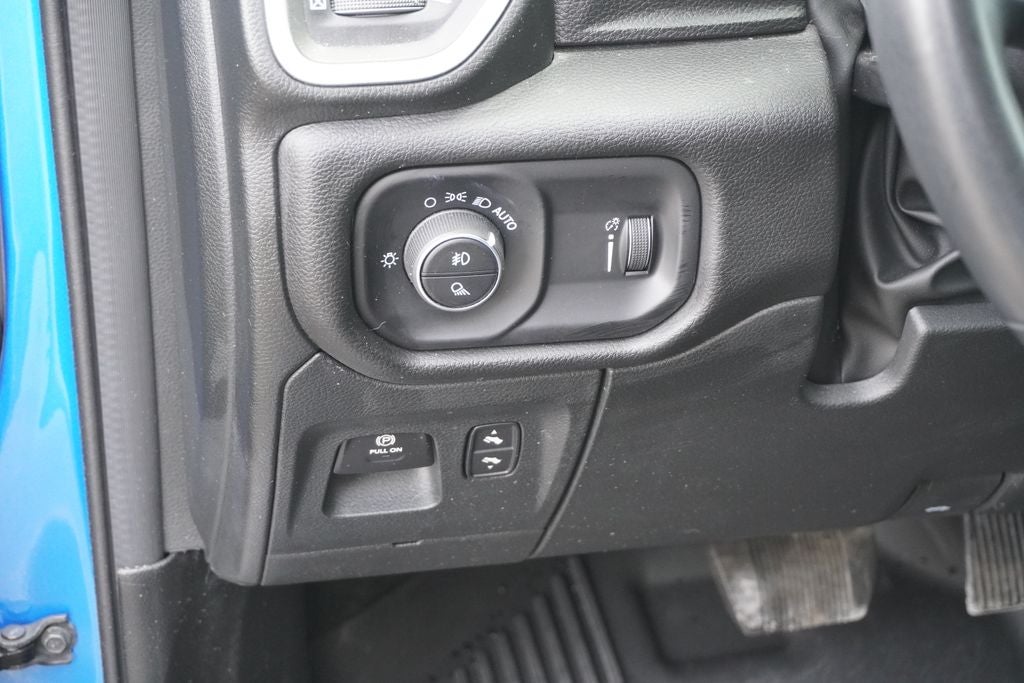 2023 RAM 1500 Big Horn Crew Cab 4x4 5'7' Box