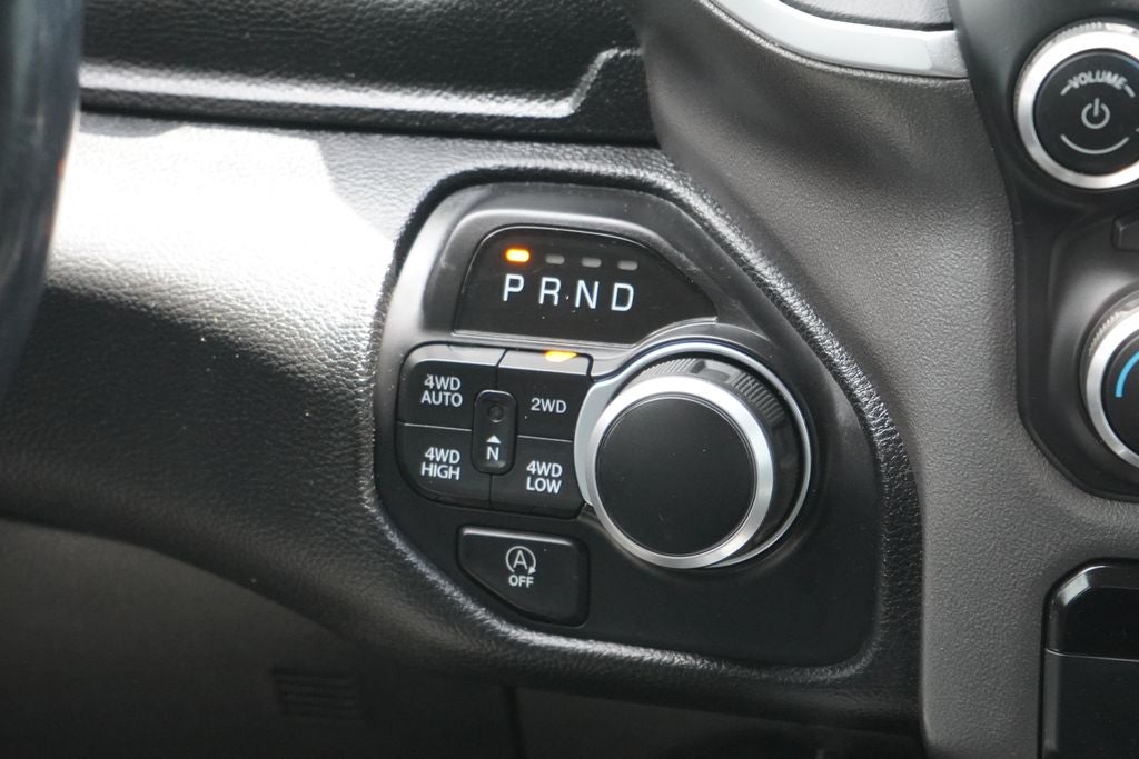2020 RAM 1500 Big Horn Crew Cab 4x4 5'7' Box