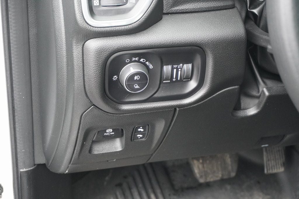 2023 RAM 1500 Laramie Crew Cab 4x4 5'7' Box