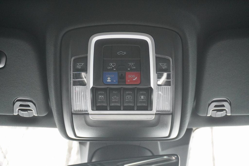 2023 RAM 1500 Laramie Crew Cab 4x4 5'7' Box