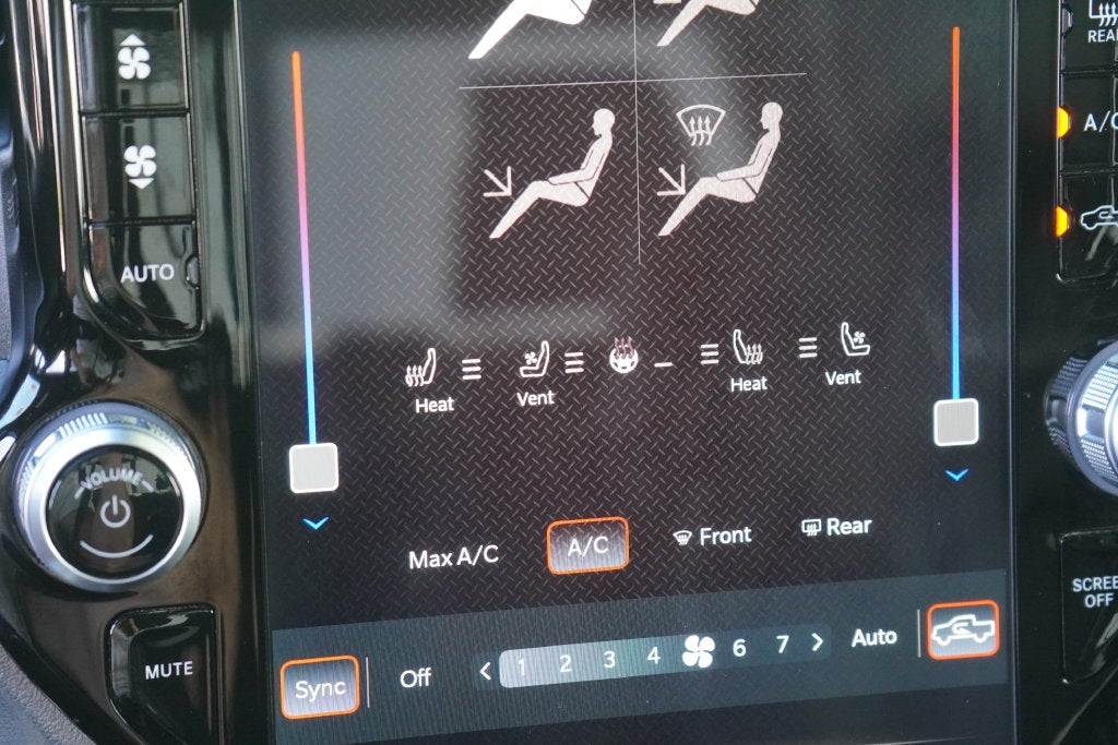 2023 RAM 1500 Laramie Crew Cab 4x4 5'7' Box