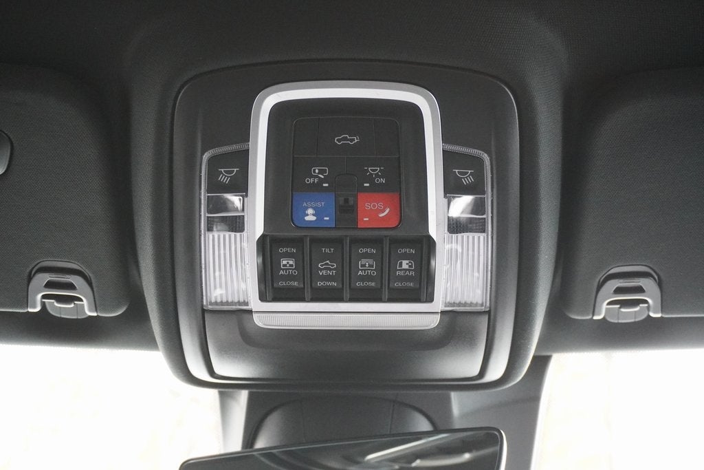 2024 RAM 1500 Laramie Crew Cab 4x4 5'7' Box