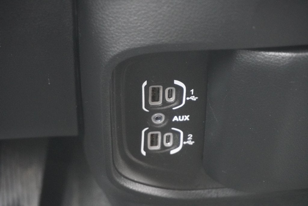 2020 RAM 1500 Laramie Crew Cab 4x4 5'7' Box