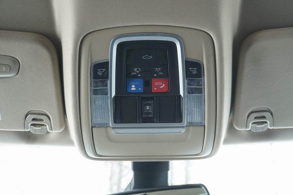 2020 RAM 1500 Laramie Crew Cab 4x4 5'7' Box