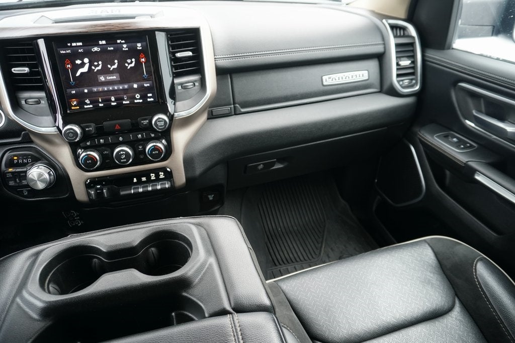 2020 RAM 1500 Laramie Crew Cab 4x4 5'7' Box