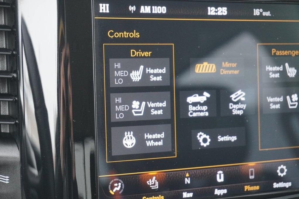 2020 RAM 1500 Laramie Crew Cab 4x4 5'7' Box